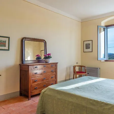 Casale Brolio 12&2, Emma Cortona